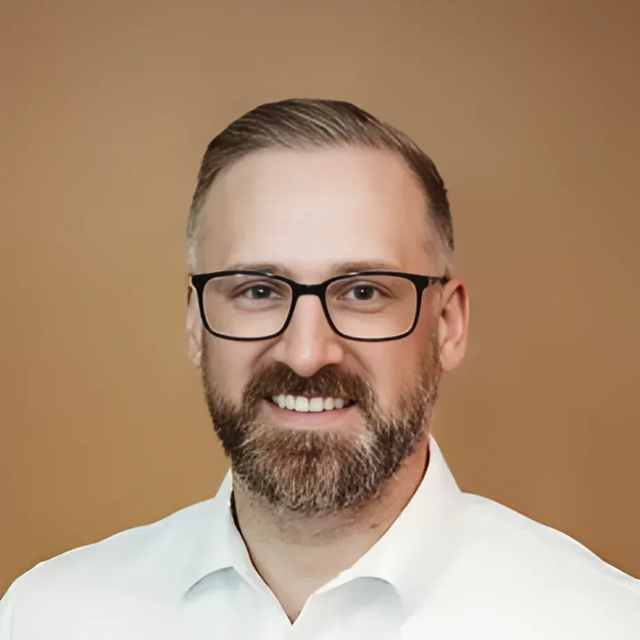 Dr. Jonathan Saigh, Chiropractor, Real Estate Investor & Consultant, guest on The Hunt for Success